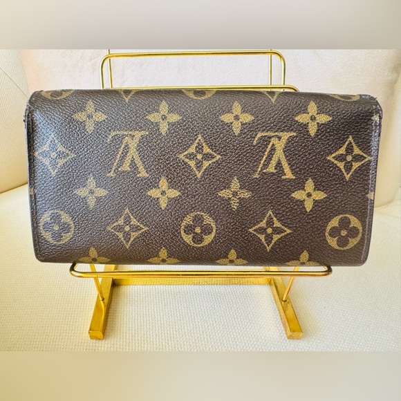 ✨LOUIS VUITTON TRUNK MONOGRAM CANVAS WALLET✨ - Picture 2 of 14